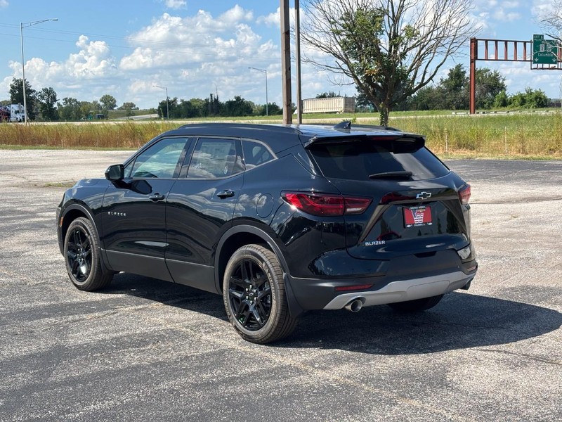 Chevrolet Blazer Vehicle Full-screen Gallery Image 3