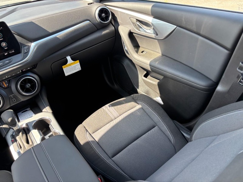 Chevrolet Blazer Vehicle Full-screen Gallery Image 8