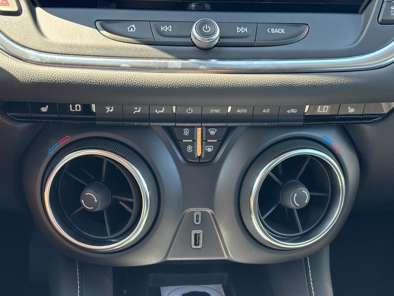 Chevrolet Blazer Vehicle Full-screen Gallery Image 16