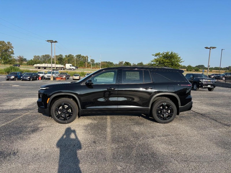 Chevrolet Traverse Vehicle Full-screen Gallery Image 2