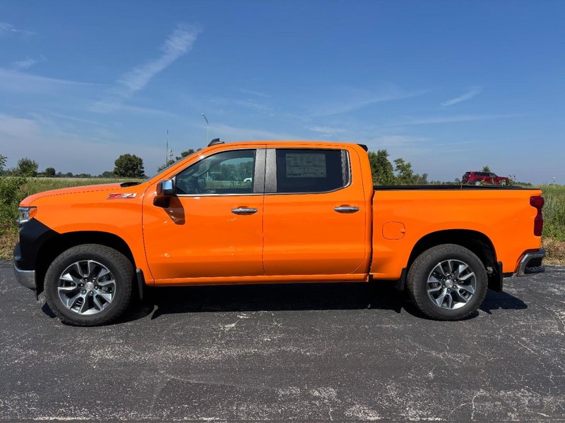 Chevrolet Silverado 1500 Vehicle Full-screen Gallery Image 2
