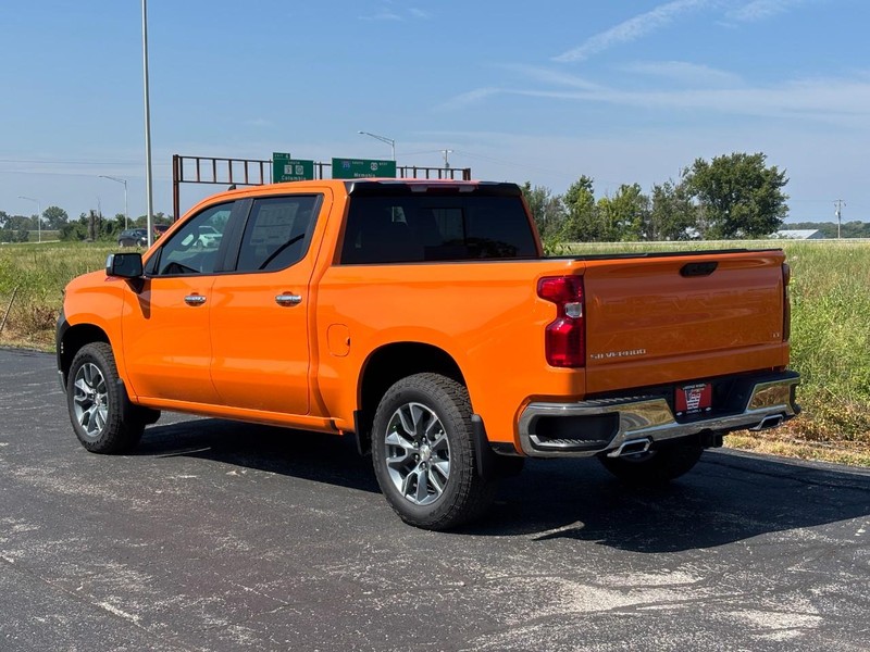 Chevrolet Silverado 1500 Vehicle Full-screen Gallery Image 3