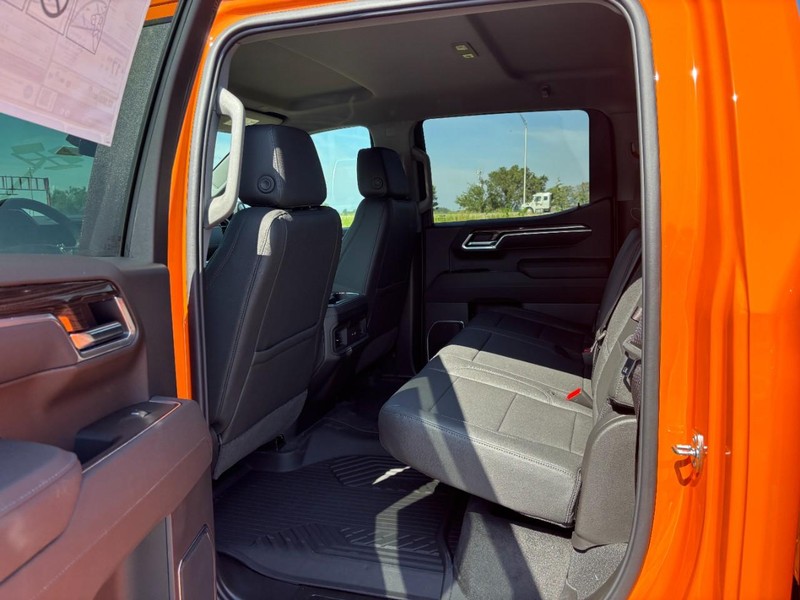 Chevrolet Silverado 1500 Vehicle Full-screen Gallery Image 5