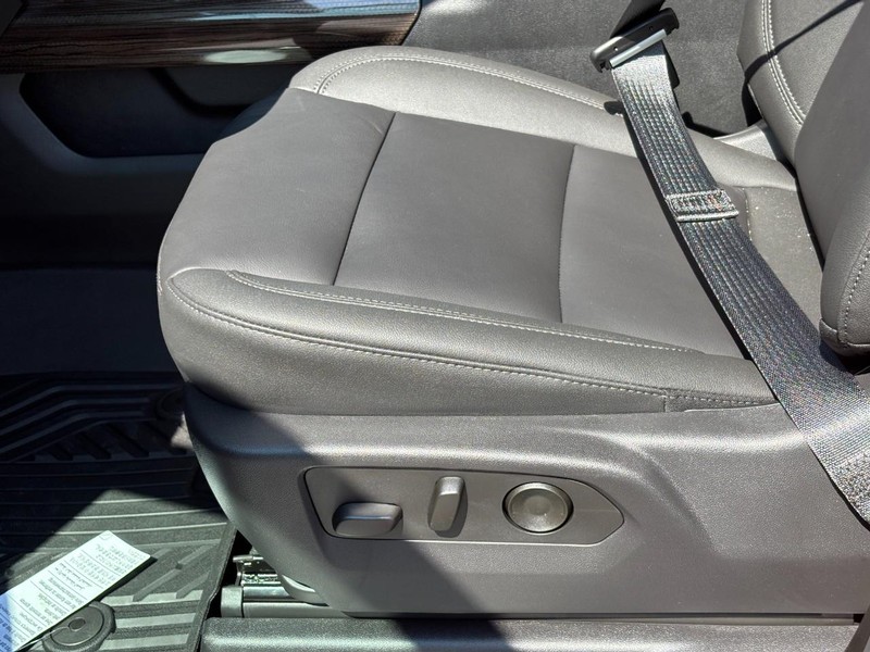 Chevrolet Silverado 1500 Vehicle Full-screen Gallery Image 10