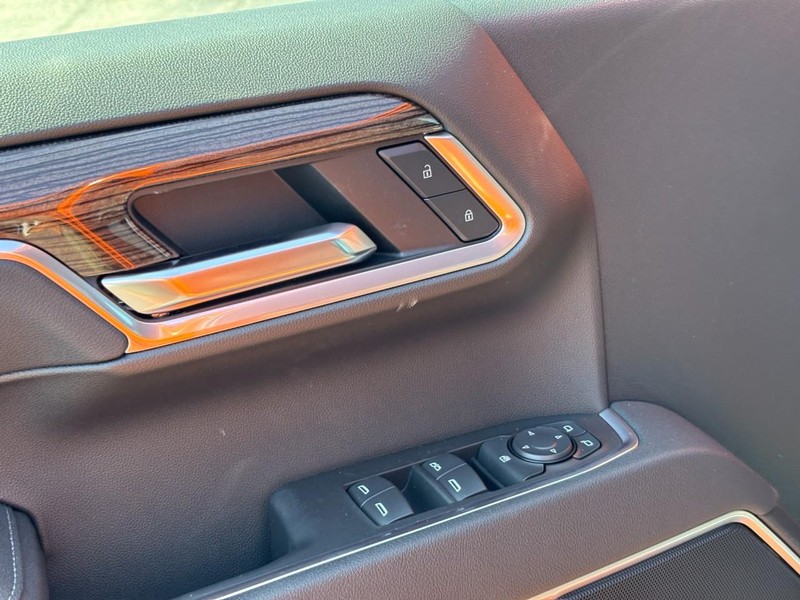 Chevrolet Silverado 1500 Vehicle Full-screen Gallery Image 11