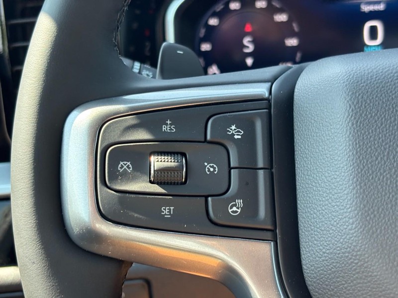 Chevrolet Silverado 1500 Vehicle Full-screen Gallery Image 12