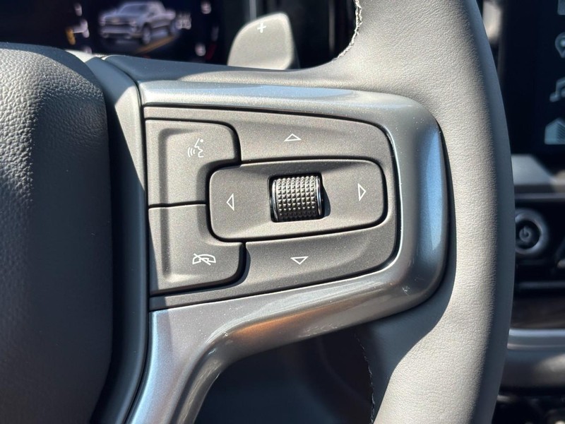 Chevrolet Silverado 1500 Vehicle Full-screen Gallery Image 13
