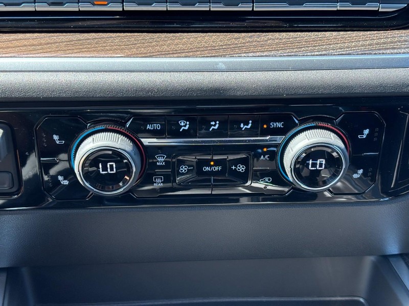 Chevrolet Silverado 1500 Vehicle Full-screen Gallery Image 18