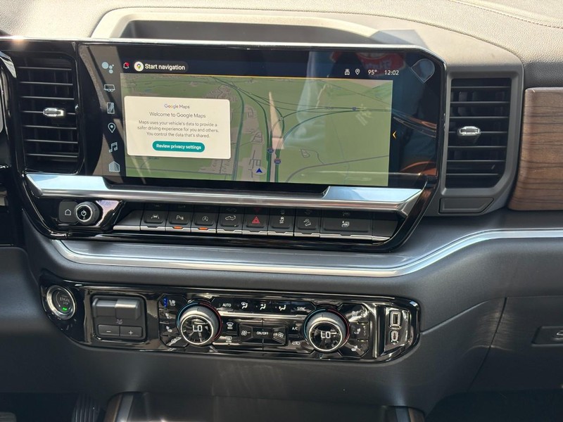 Chevrolet Silverado 1500 Vehicle Full-screen Gallery Image 9