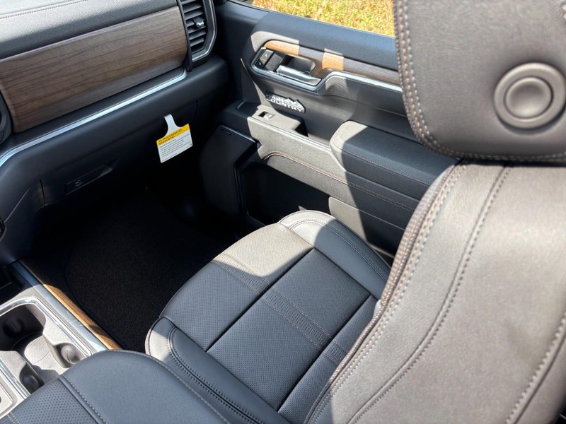 Chevrolet Silverado 1500 Vehicle Full-screen Gallery Image 10