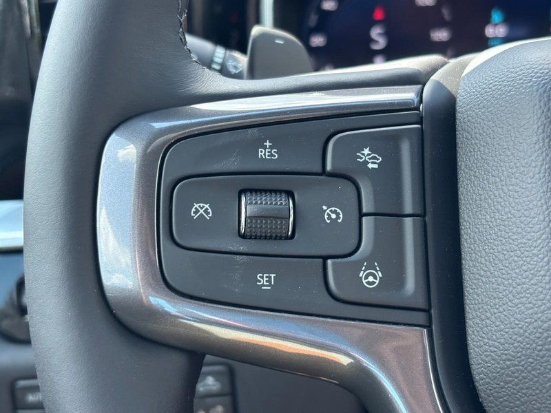 Chevrolet Silverado 1500 Vehicle Full-screen Gallery Image 13