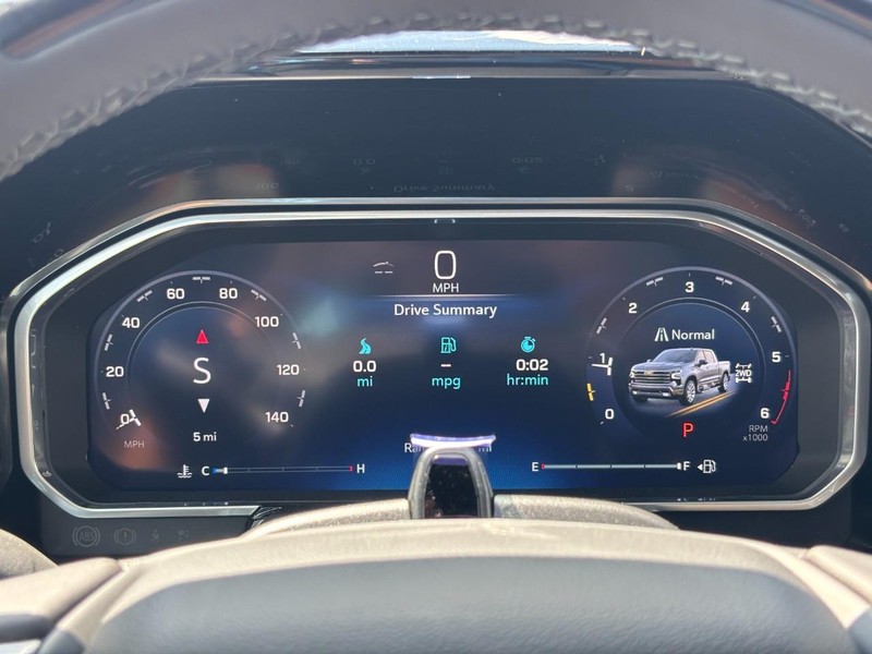 Chevrolet Silverado 1500 Vehicle Full-screen Gallery Image 15