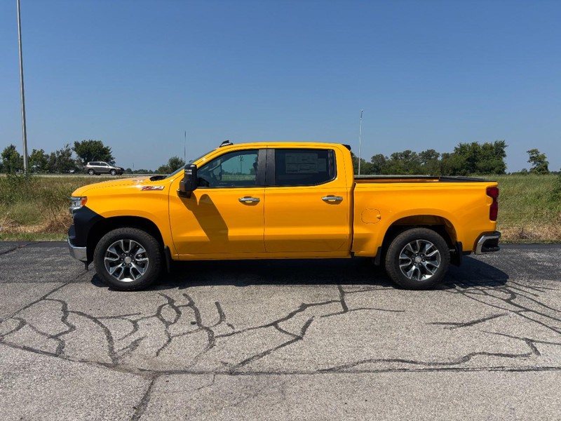 Chevrolet Silverado 1500 Vehicle Full-screen Gallery Image 2