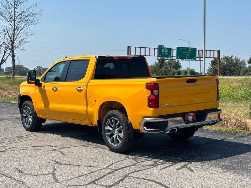 Chevrolet Silverado 1500 Vehicle Full-screen Gallery Image 3
