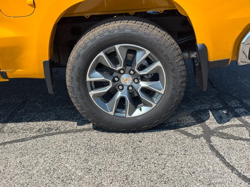Chevrolet Silverado 1500 Vehicle Full-screen Gallery Image 4