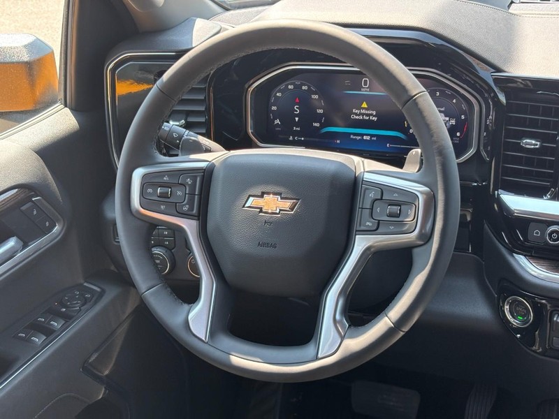 Chevrolet Silverado 1500 Vehicle Full-screen Gallery Image 7