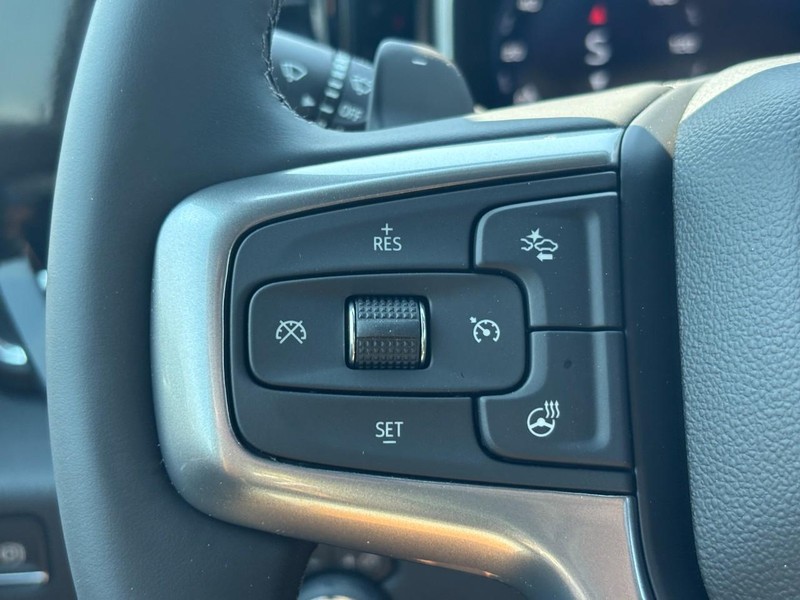 Chevrolet Silverado 1500 Vehicle Full-screen Gallery Image 12