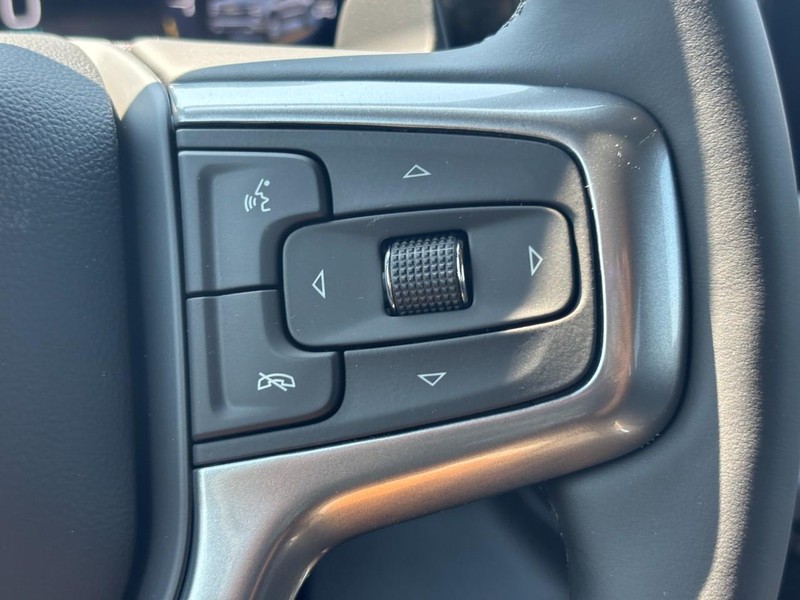 Chevrolet Silverado 1500 Vehicle Full-screen Gallery Image 13