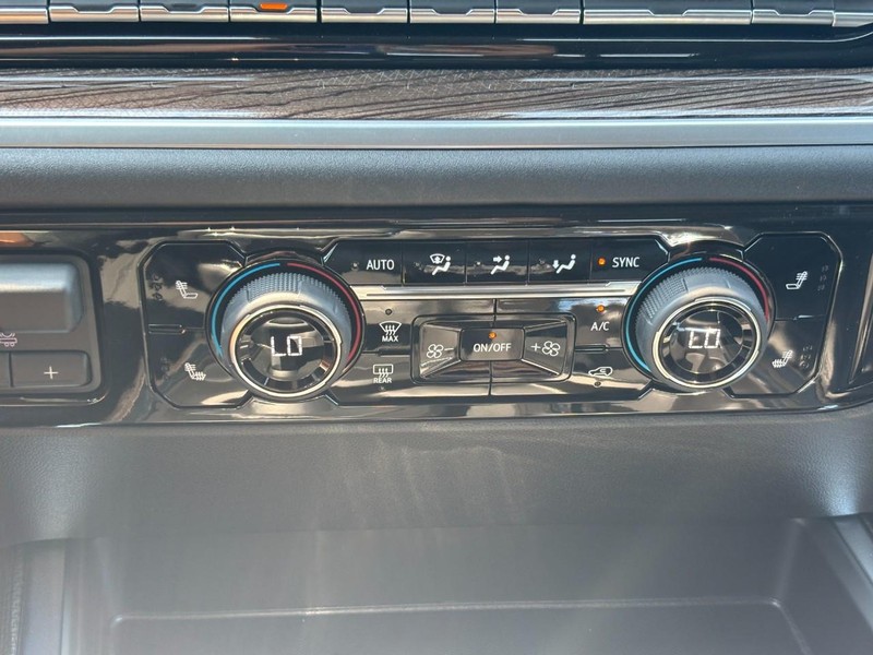 Chevrolet Silverado 1500 Vehicle Full-screen Gallery Image 17