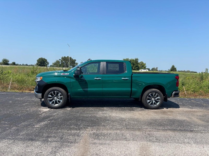 Chevrolet Silverado 1500 Vehicle Full-screen Gallery Image 2