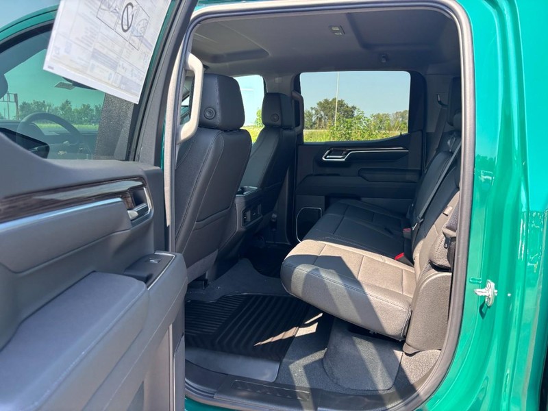 Chevrolet Silverado 1500 Vehicle Full-screen Gallery Image 5