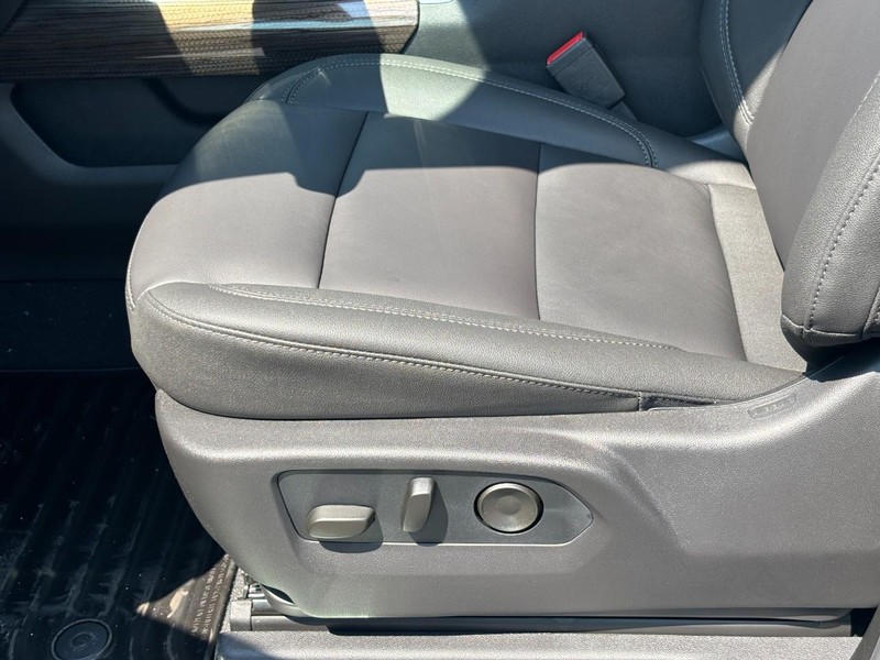 Chevrolet Silverado 1500 Vehicle Full-screen Gallery Image 10