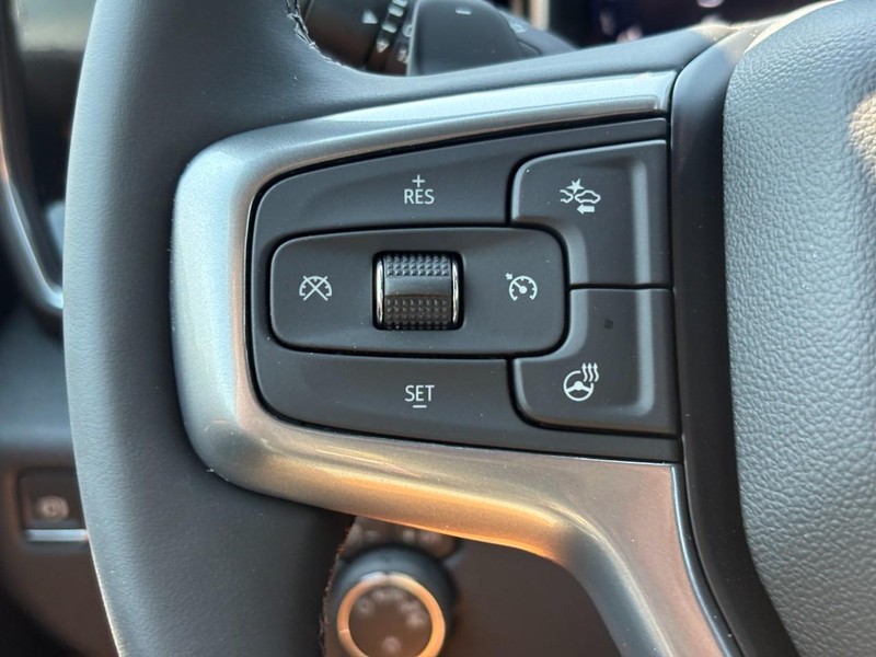Chevrolet Silverado 1500 Vehicle Full-screen Gallery Image 12
