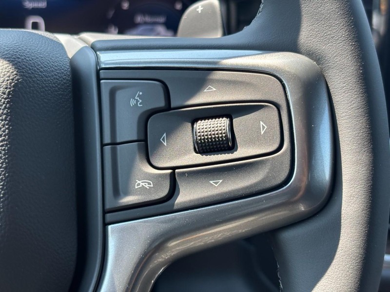 Chevrolet Silverado 1500 Vehicle Full-screen Gallery Image 13