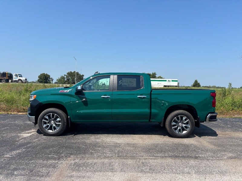 Chevrolet Silverado 1500 Vehicle Full-screen Gallery Image 2