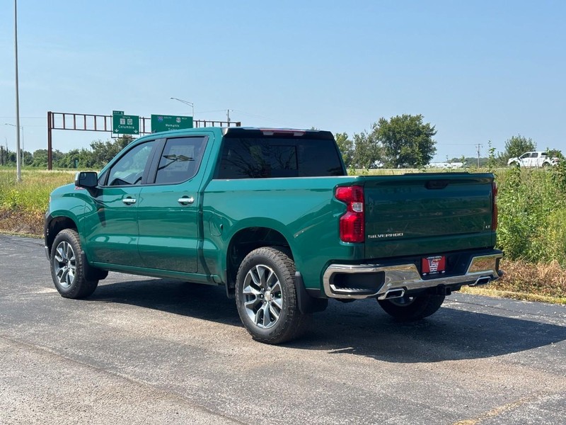 Chevrolet Silverado 1500 Vehicle Full-screen Gallery Image 3