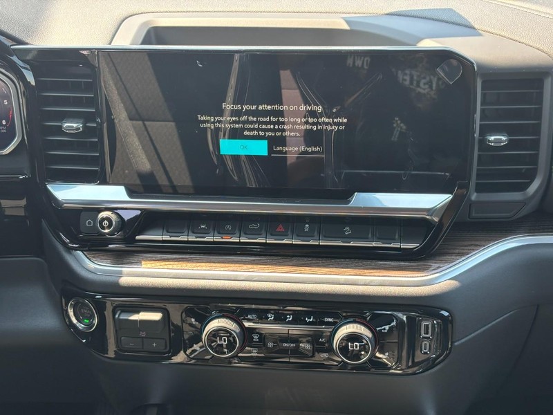 Chevrolet Silverado 1500 Vehicle Full-screen Gallery Image 8