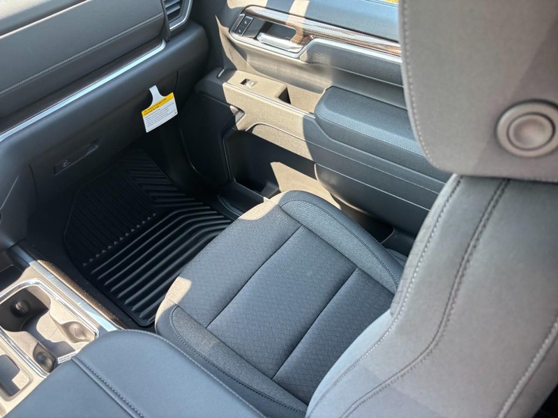 Chevrolet Silverado 1500 Vehicle Full-screen Gallery Image 9