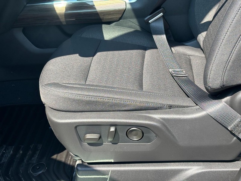 Chevrolet Silverado 1500 Vehicle Full-screen Gallery Image 10