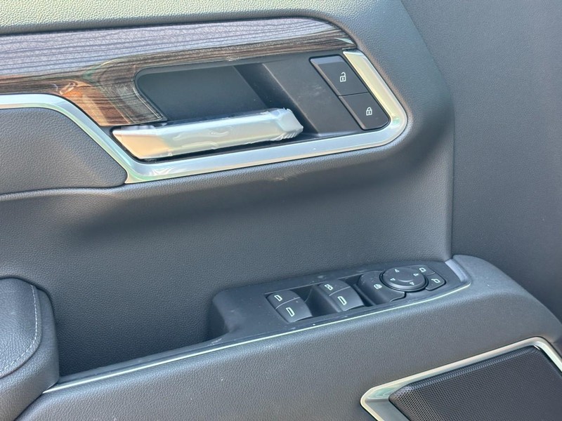 Chevrolet Silverado 1500 Vehicle Full-screen Gallery Image 11