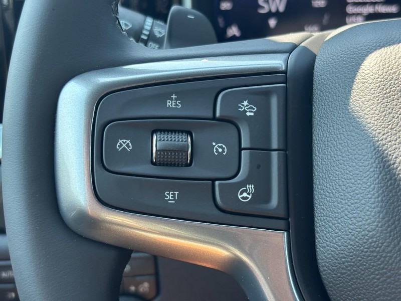 Chevrolet Silverado 1500 Vehicle Full-screen Gallery Image 12