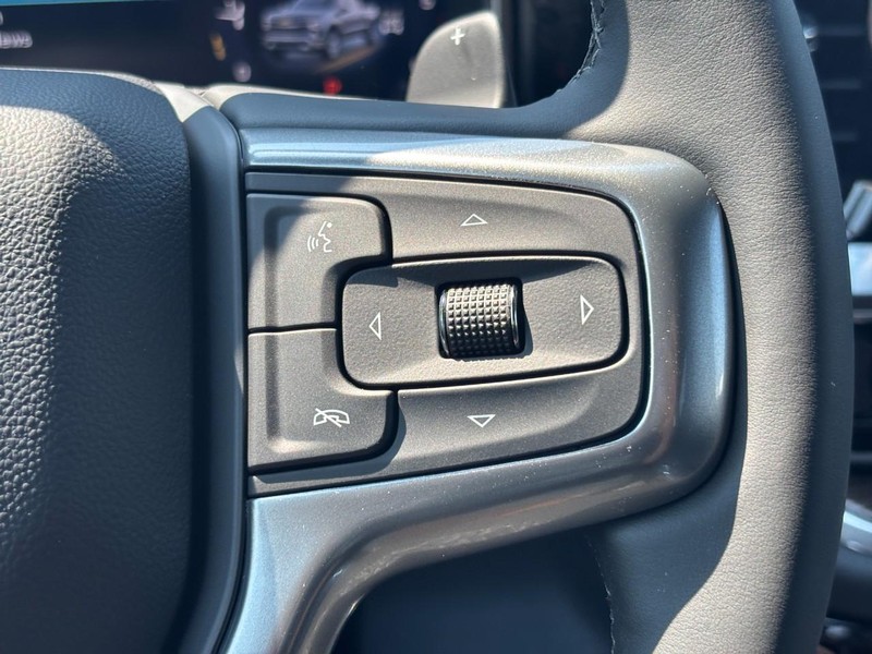 Chevrolet Silverado 1500 Vehicle Full-screen Gallery Image 13