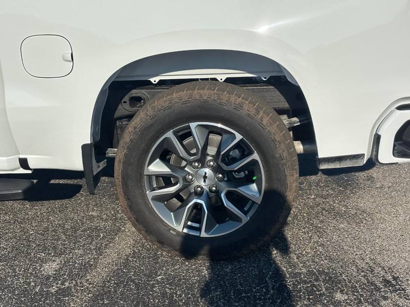 Chevrolet Silverado 1500 Vehicle Full-screen Gallery Image 4