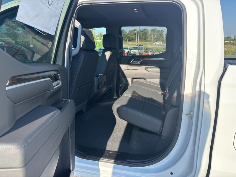 Chevrolet Silverado 1500 Vehicle Full-screen Gallery Image 5