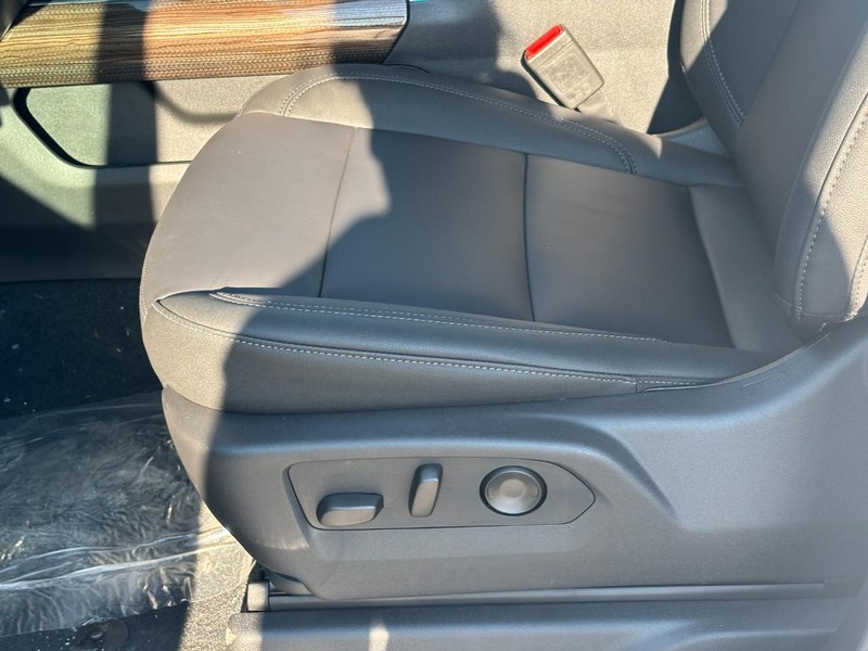 Chevrolet Silverado 1500 Vehicle Full-screen Gallery Image 10