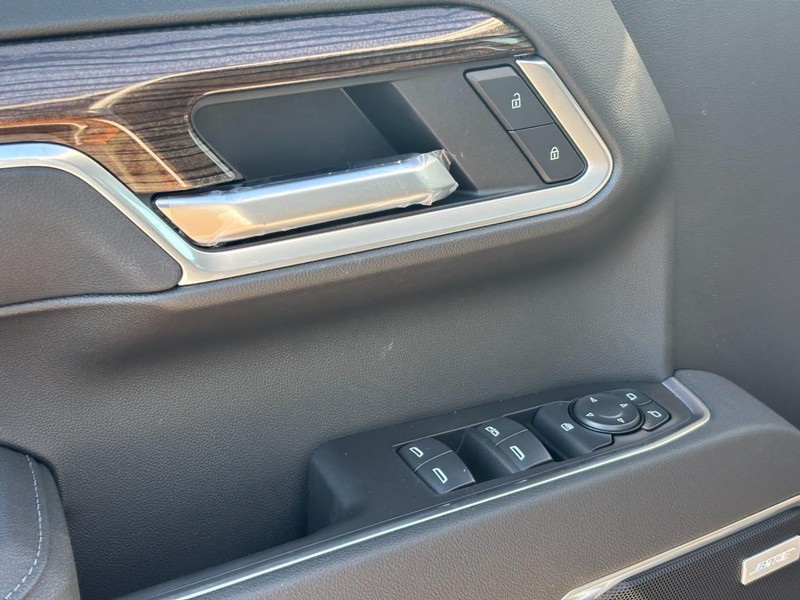 Chevrolet Silverado 1500 Vehicle Full-screen Gallery Image 11
