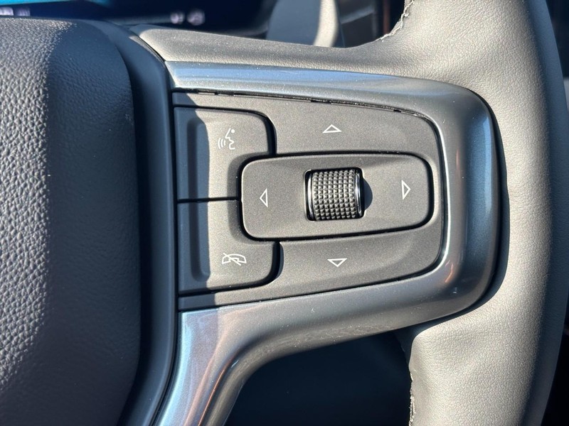 Chevrolet Silverado 1500 Vehicle Full-screen Gallery Image 13