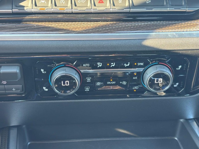 Chevrolet Silverado 1500 Vehicle Full-screen Gallery Image 17