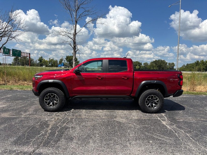 Chevrolet Colorado Vehicle Full-screen Gallery Image 2