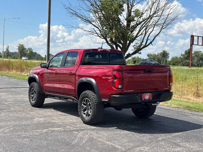 Chevrolet Colorado Vehicle Full-screen Gallery Image 3