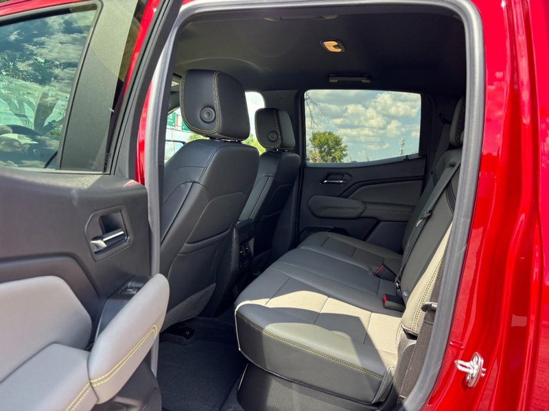 Chevrolet Colorado Vehicle Full-screen Gallery Image 5