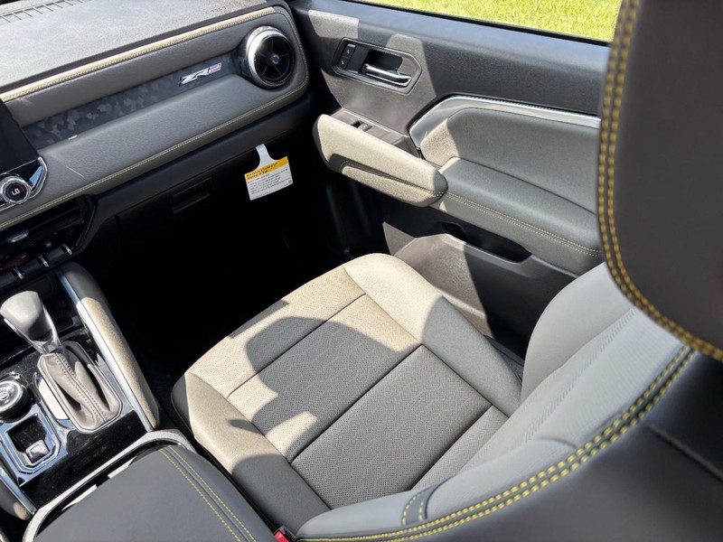 Chevrolet Colorado Vehicle Full-screen Gallery Image 8