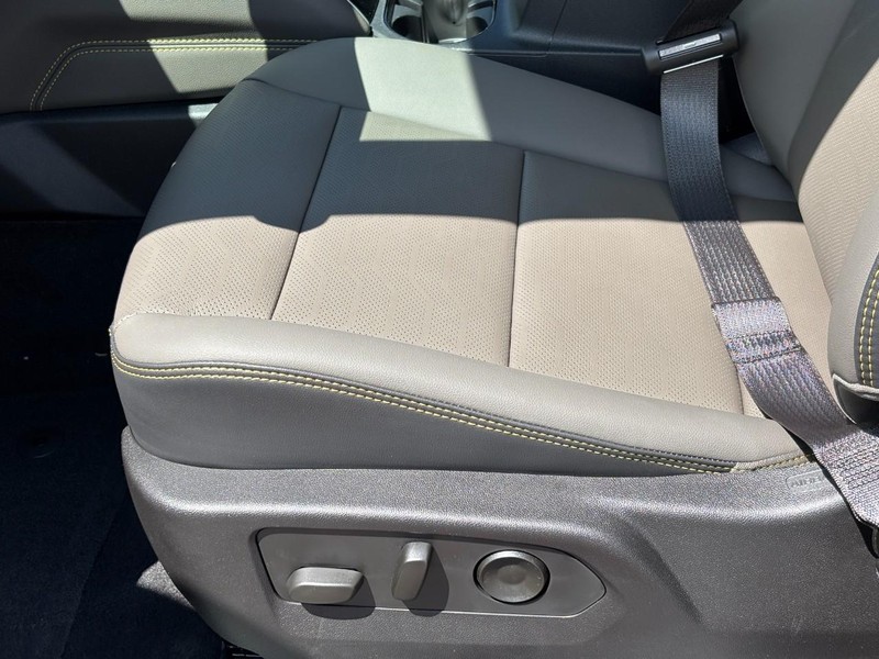 Chevrolet Colorado Vehicle Full-screen Gallery Image 9