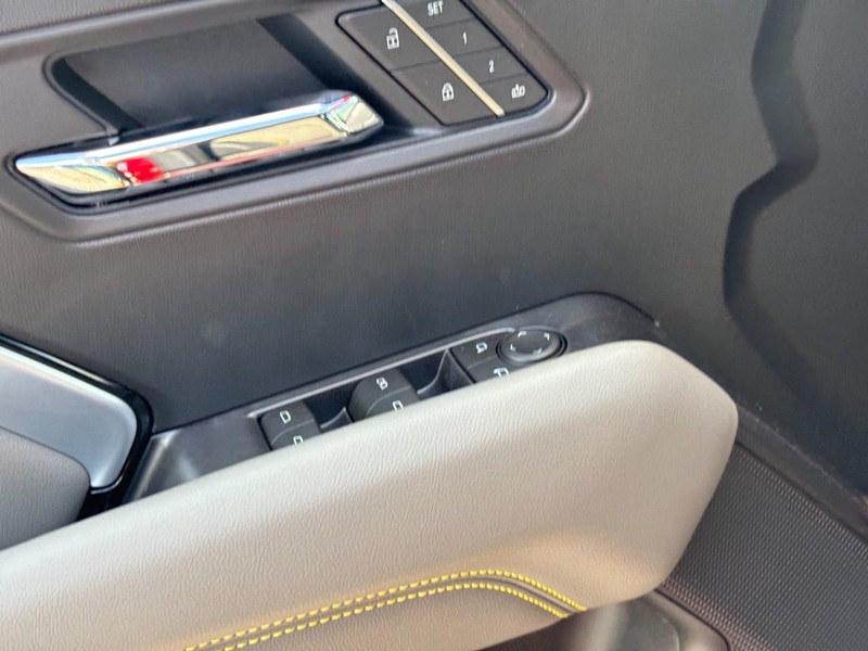 Chevrolet Colorado Vehicle Full-screen Gallery Image 10