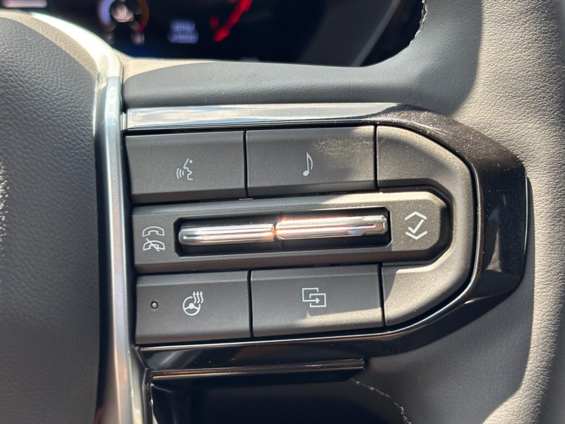 Chevrolet Colorado Vehicle Full-screen Gallery Image 12
