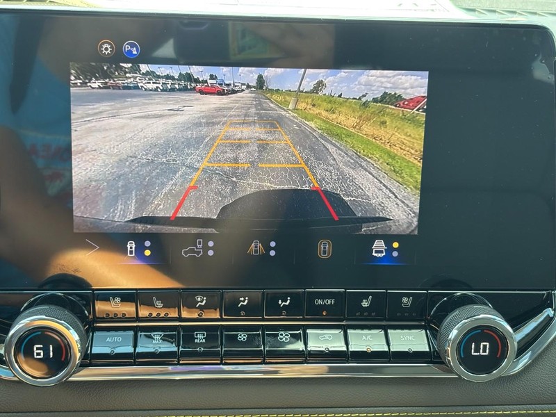 Chevrolet Colorado Vehicle Full-screen Gallery Image 16